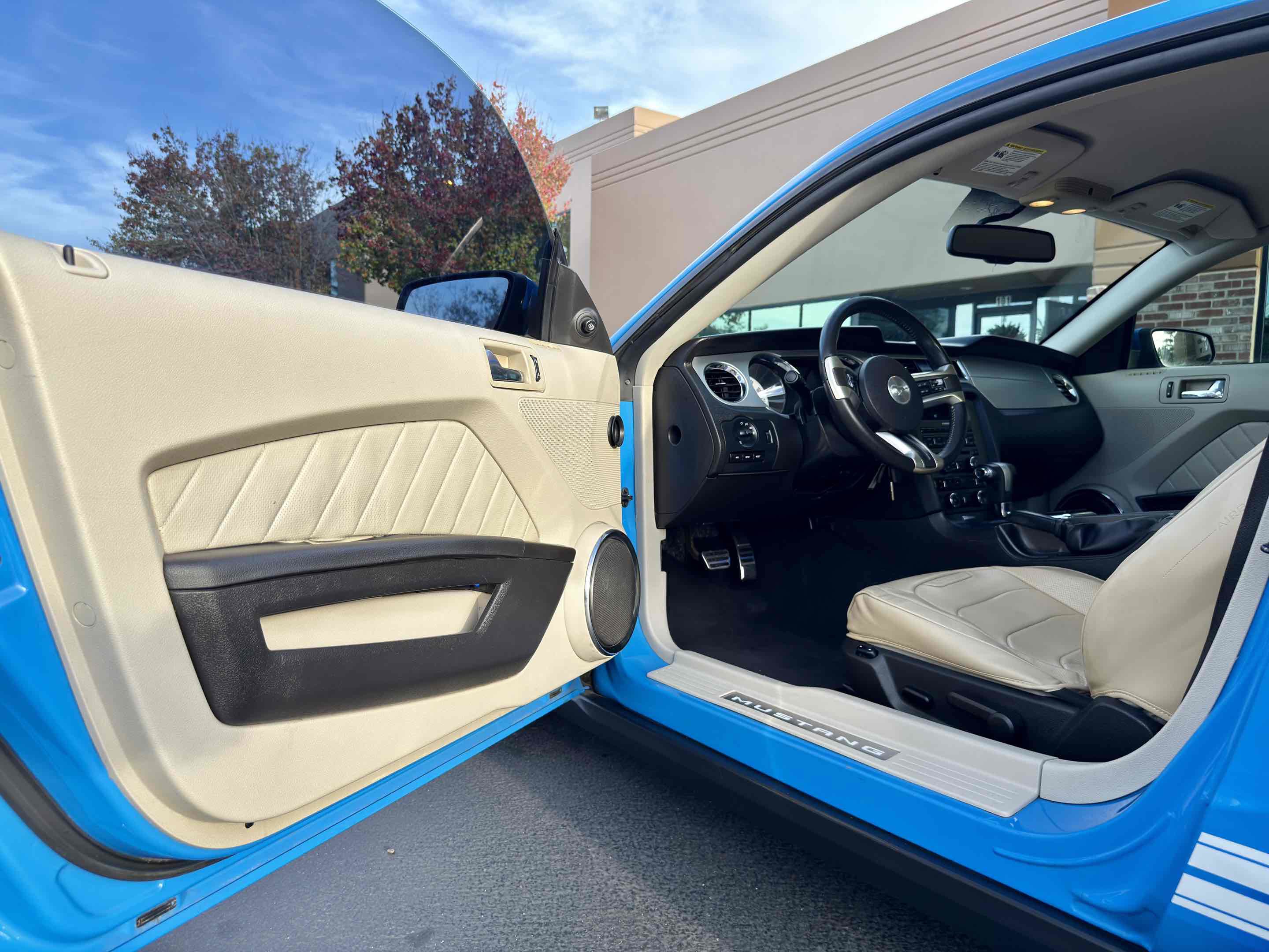 Used 2010 Ford Mustang Premium image 20