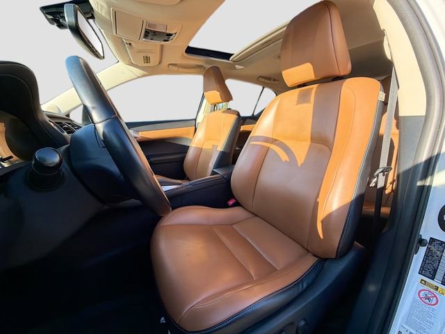 Used 2015 Lexus CT 200h w/ Navigation Package FWD image 11