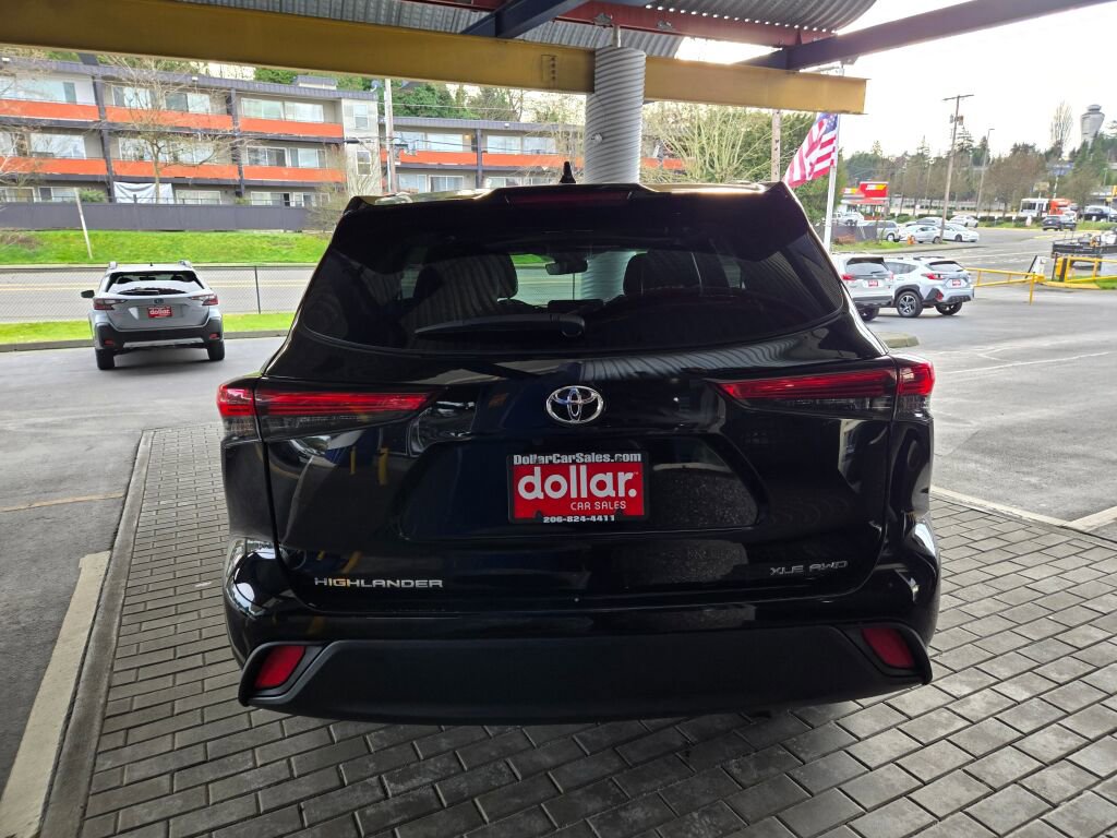 Used 2023 Toyota Highlander XLE image 6