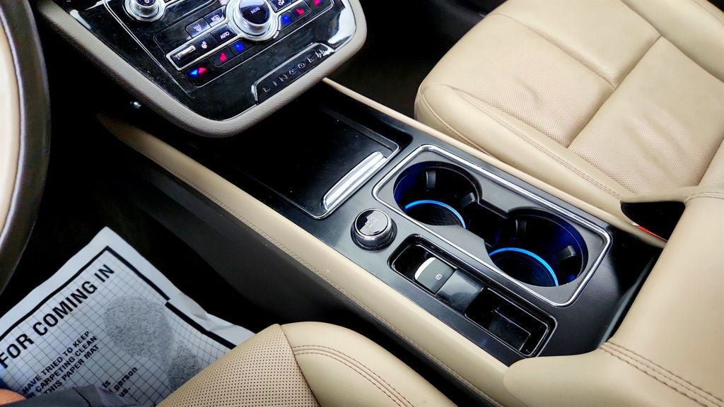 Used 2022 Lincoln Corsair Reserve w/ Luxury Package AWD/4WD image 16