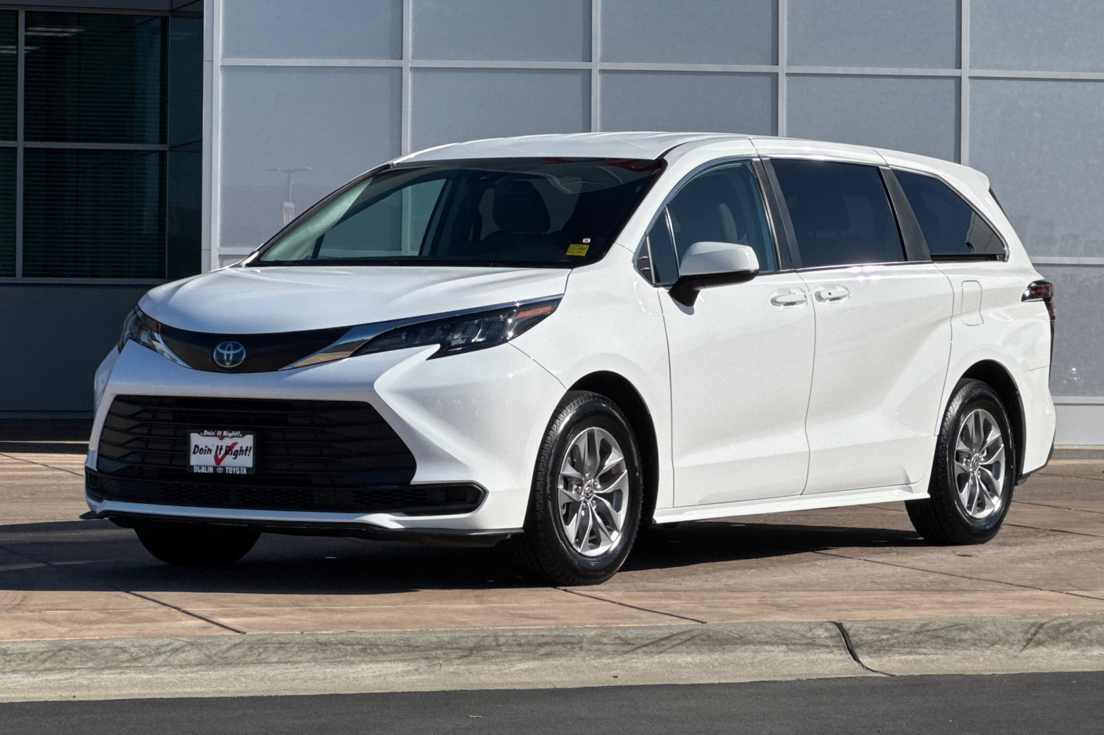 Certified 2024 Toyota Sienna LE AWD/4WD image 10