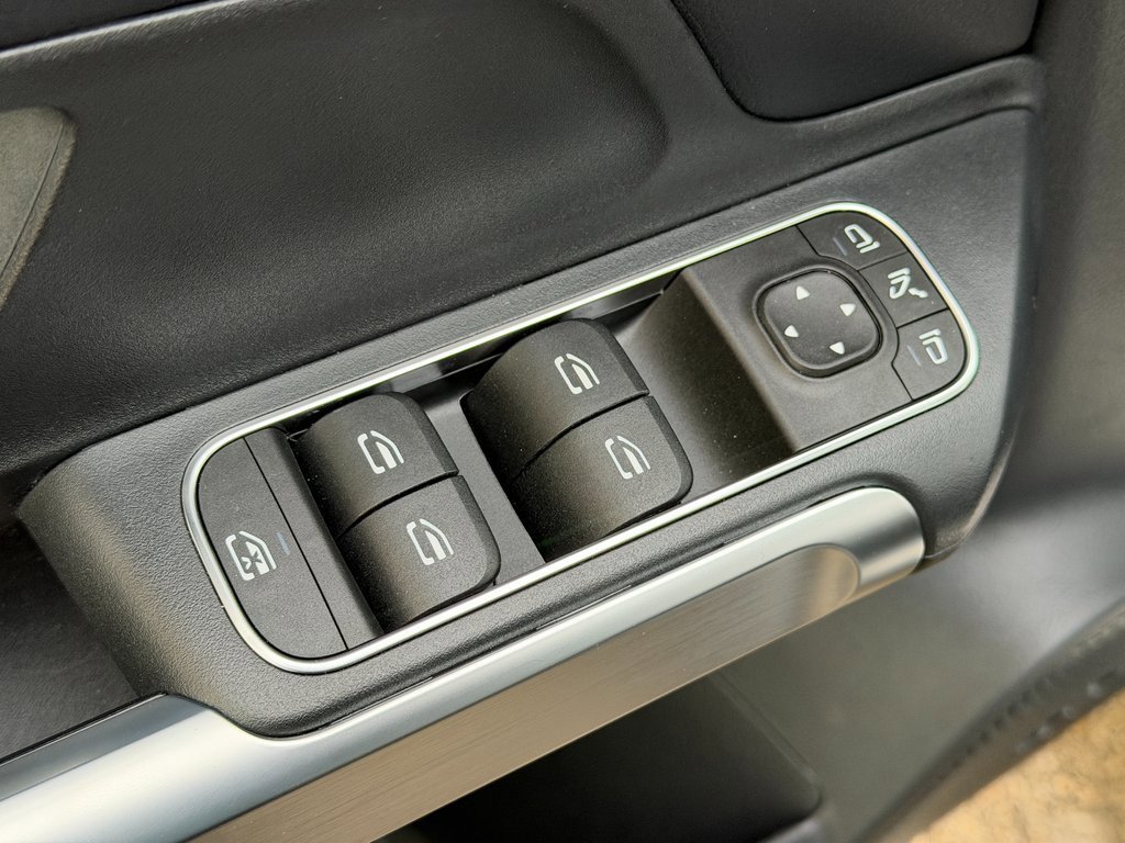 Used 2026 Mercedes-Benz GLB 250 4MATIC image 22