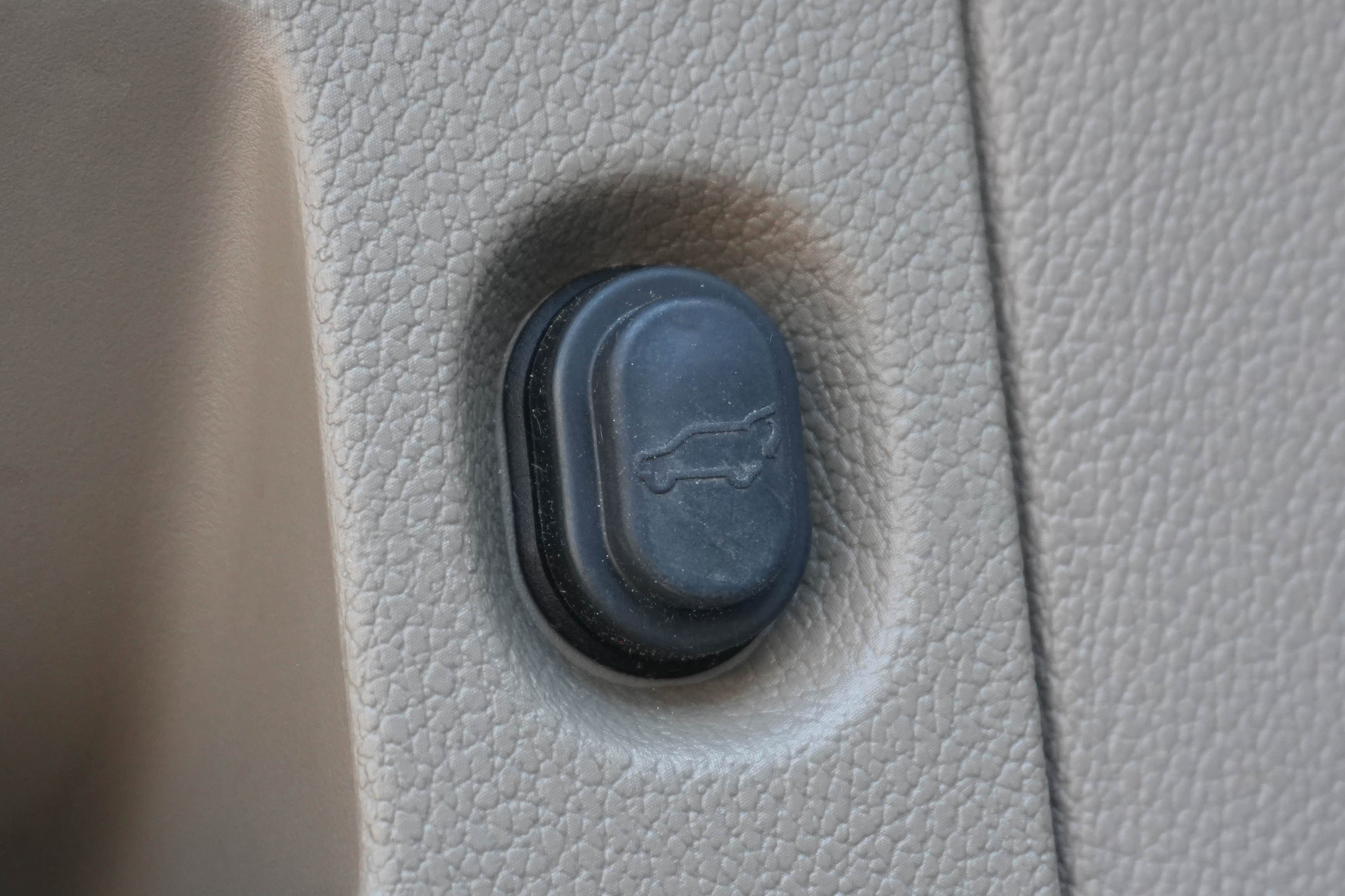 Used 2019 GMC Yukon SLT w/ Graphite Edition image 33