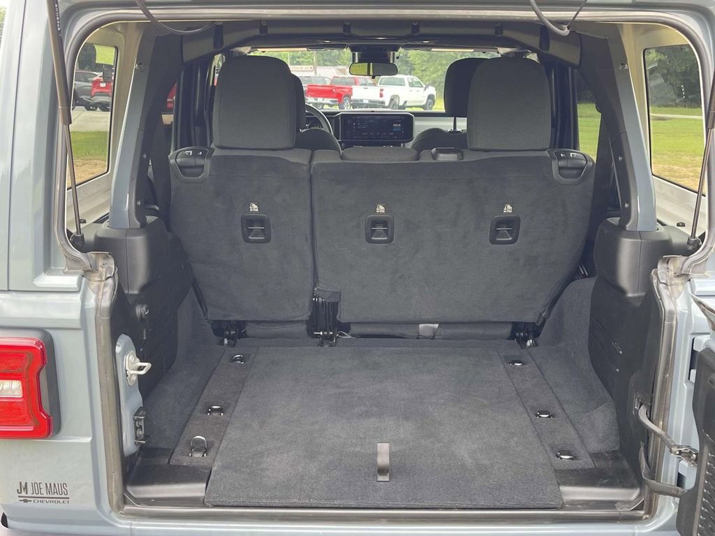 Used 2024 Jeep Wrangler Sahara image 8