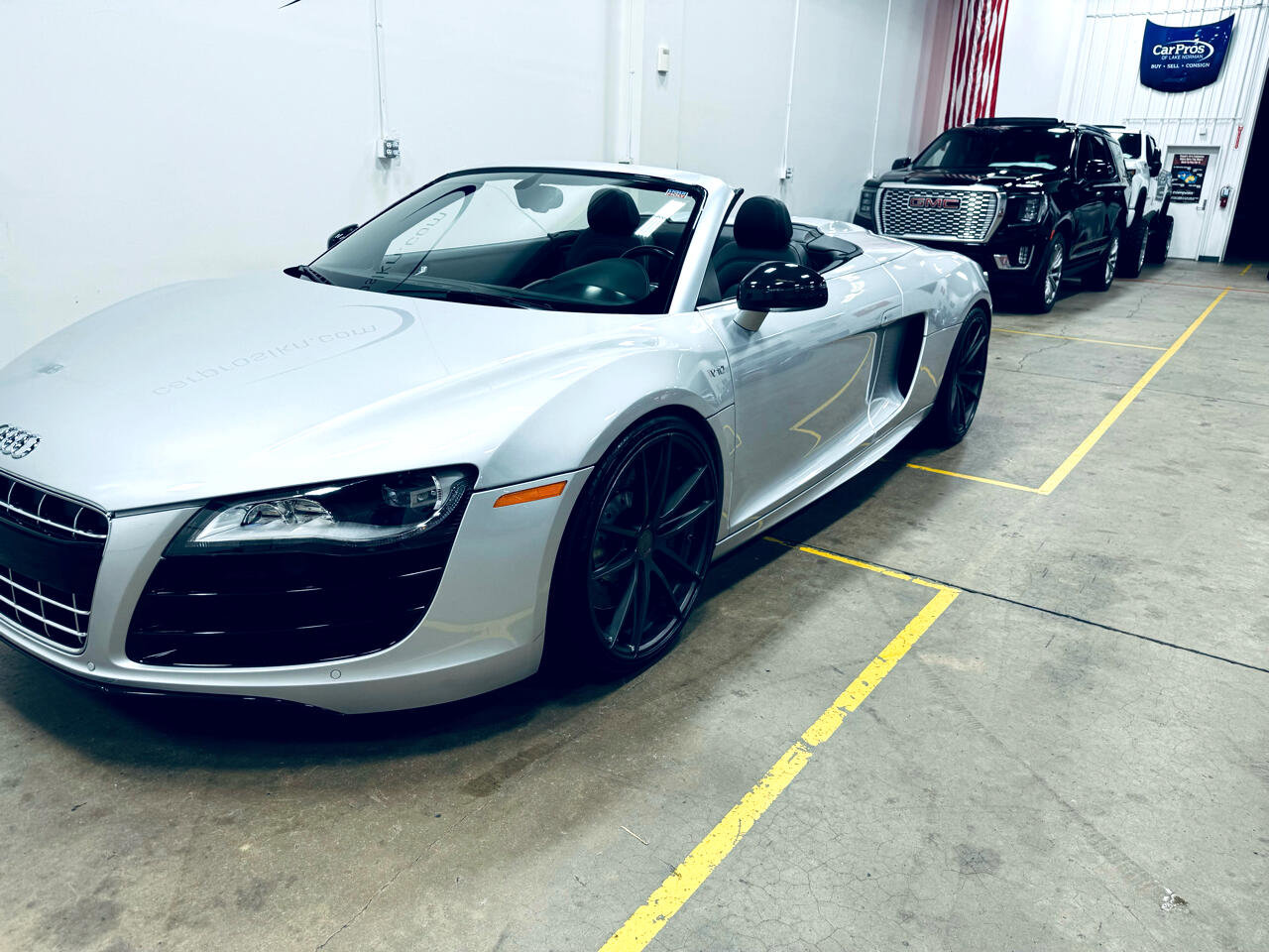 Used 2012 Audi R8 V10 w/ Enhanced Leather Pkg image 20