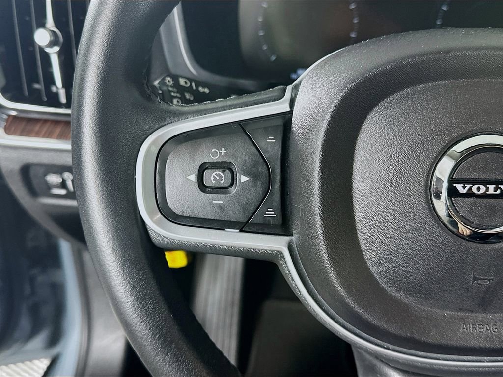 Used 2022 Volvo S60 B5 Momentum image 24