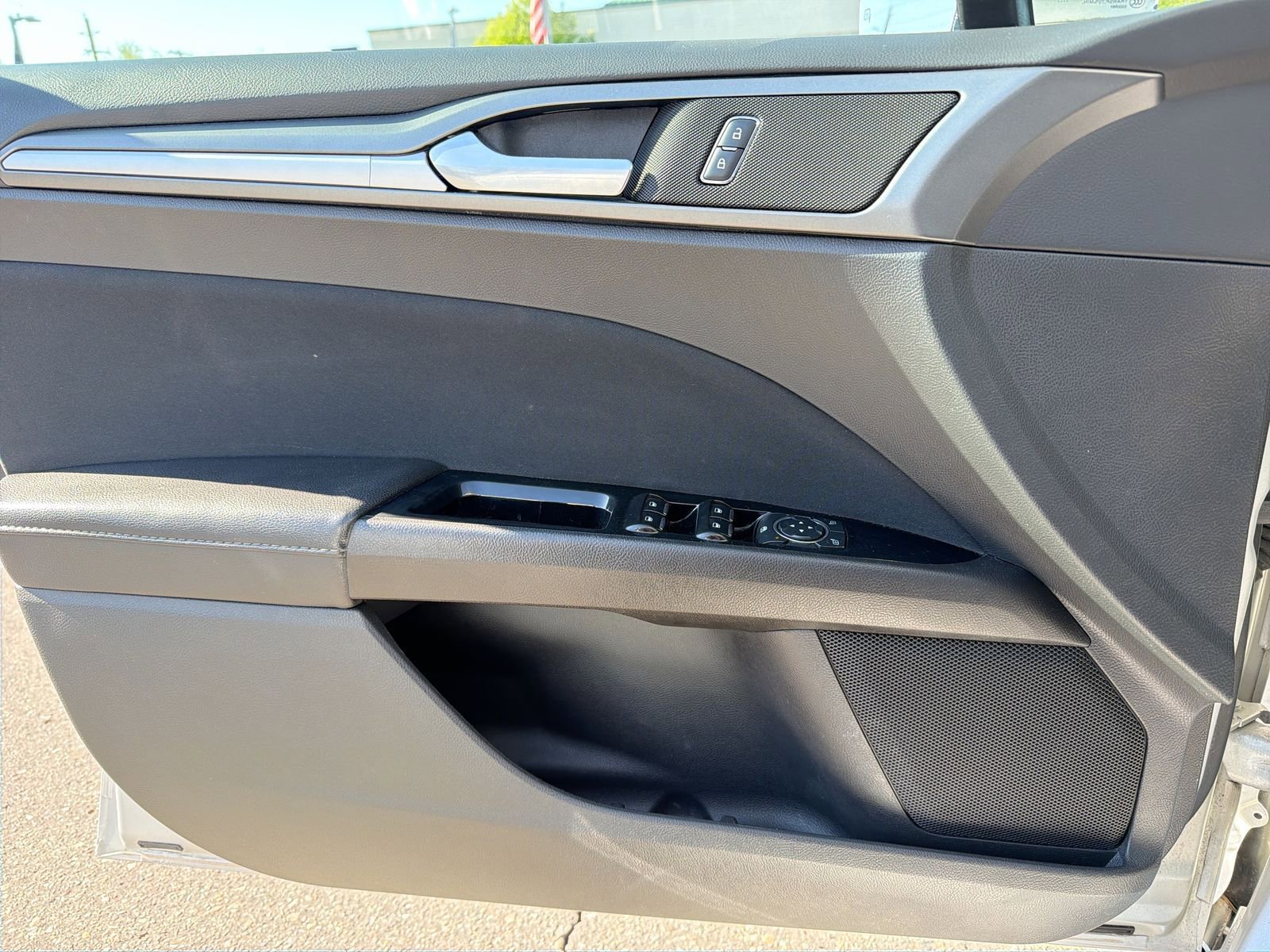 Used 2016 Ford Fusion SE FWD image 30