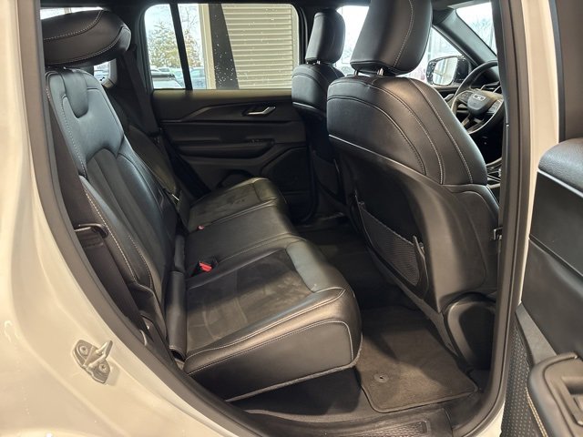 Used 2023 Jeep Grand Cherokee Altitude image 25