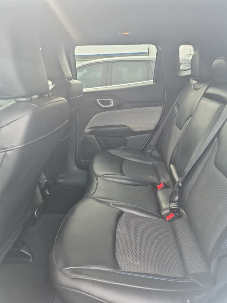 Used 2025 Jeep Compass Latitude AWD/4WD image 20