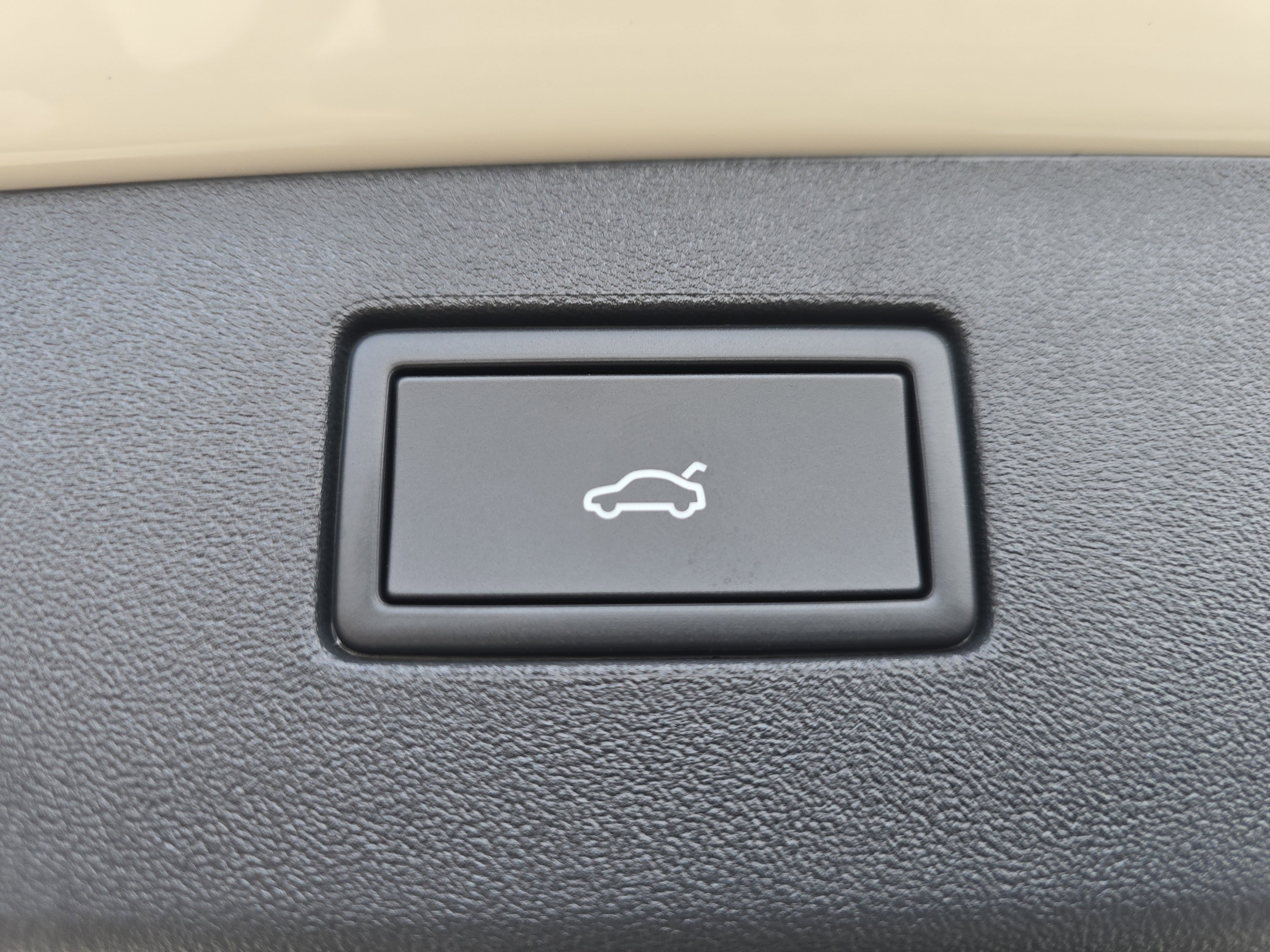 New 2026 Volkswagen Tiguan SE R-Line image 16