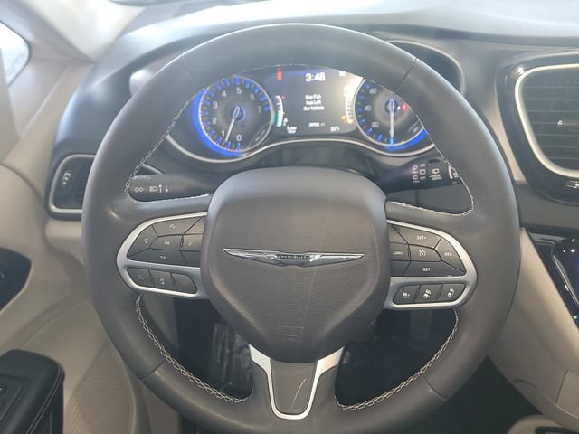 Certified 2024 Chrysler Pacifica Touring-L FWD image 13