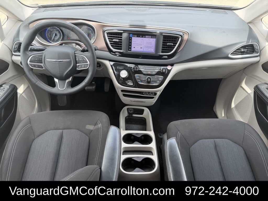 Used 2022 Chrysler Voyager LX FWD image 10