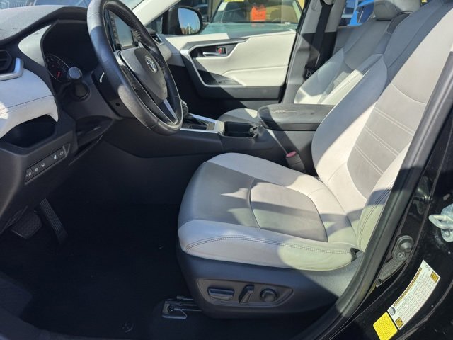 Used 2020 Toyota RAV4 XLE Premium image 22