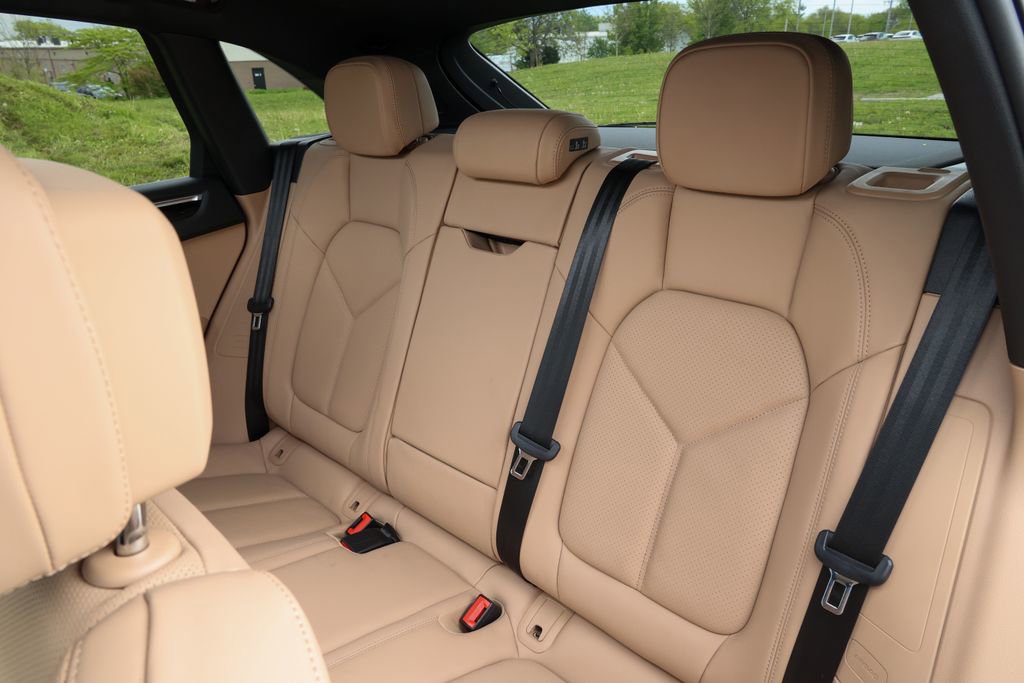 Certified 2023 Porsche Macan Turbo AWD/4WD image 41