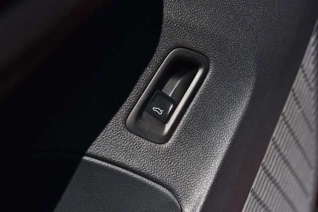 Used 2024 Volkswagen Atlas Cross Sport SEL R-Line image 9