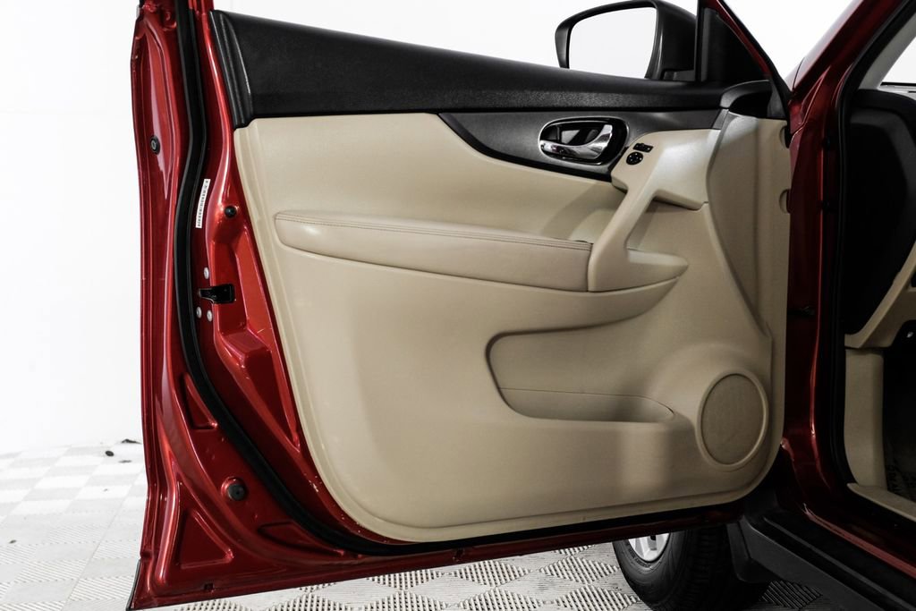 Used 2015 Nissan Rogue SV image 41
