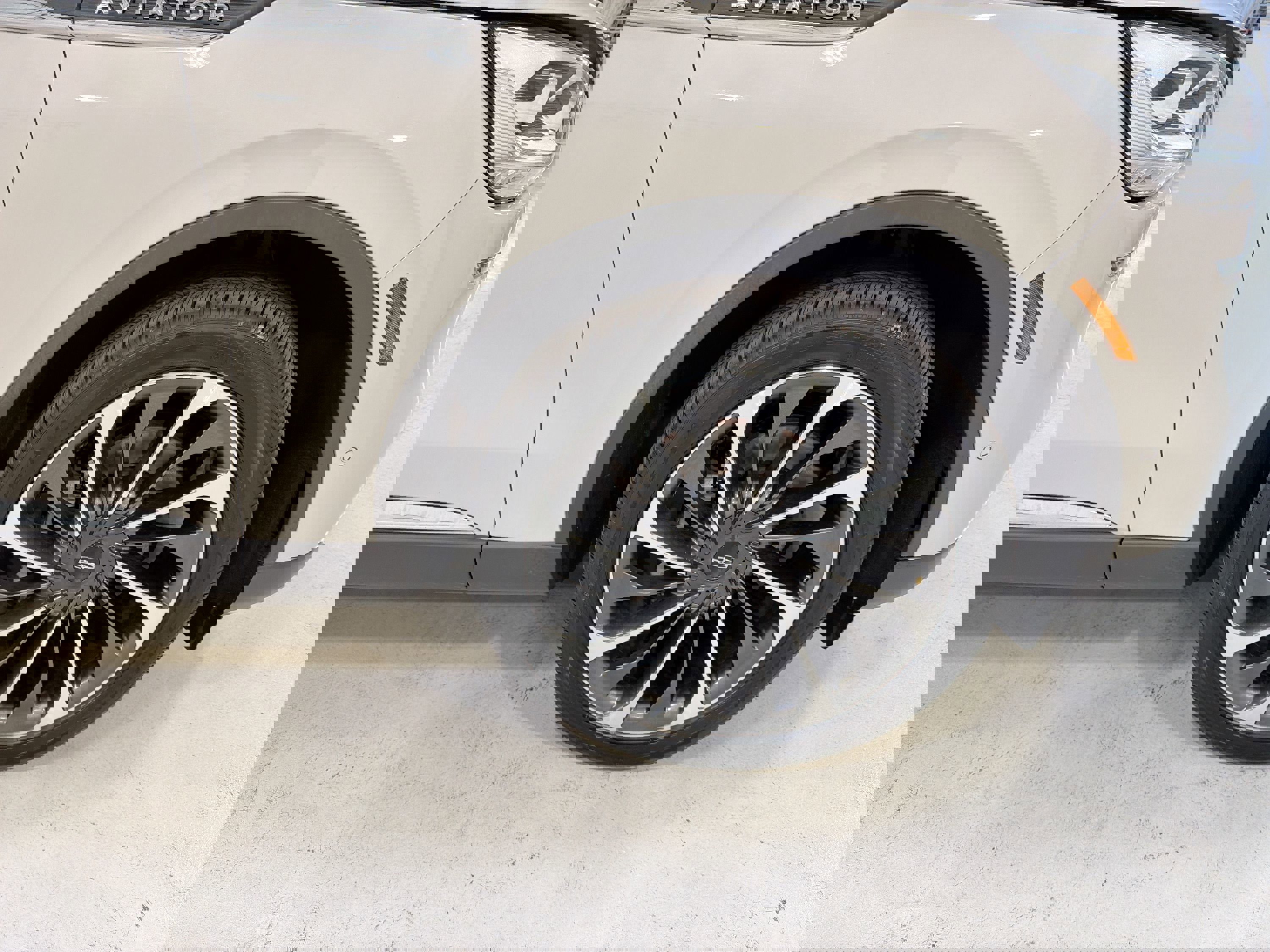 Used 2023 Lincoln Aviator Reserve w/ Equipment Group 201A image 31