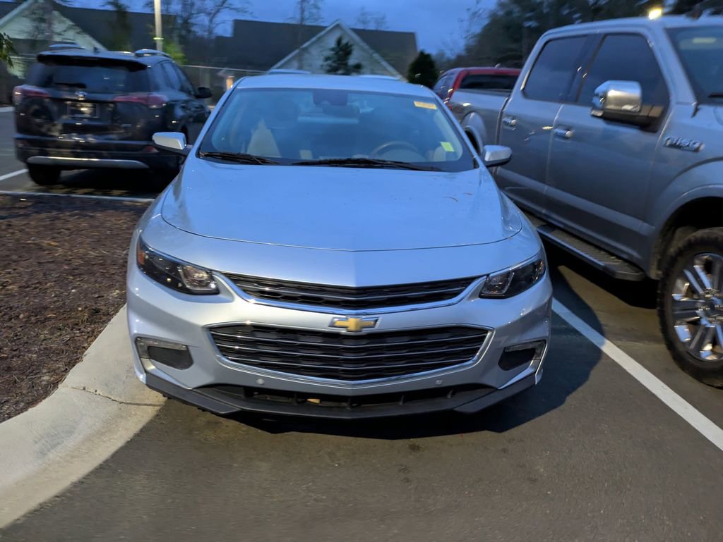 Used 2018 Chevrolet Malibu LT w/ Driver Confidence Package image 2