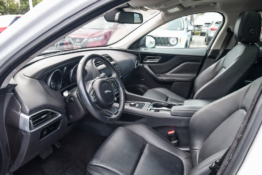 Used 2017 Jaguar F-PACE Premium AWD/4WD image 16