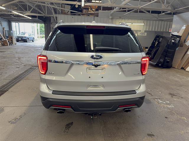 Used 2019 Ford Explorer XLT w/ Equipment Group 202A AWD/4WD image 3