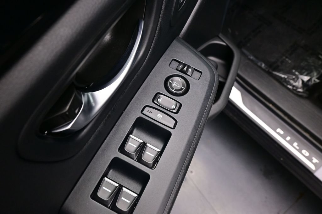 Used 2025 Honda Pilot EX-L image 19