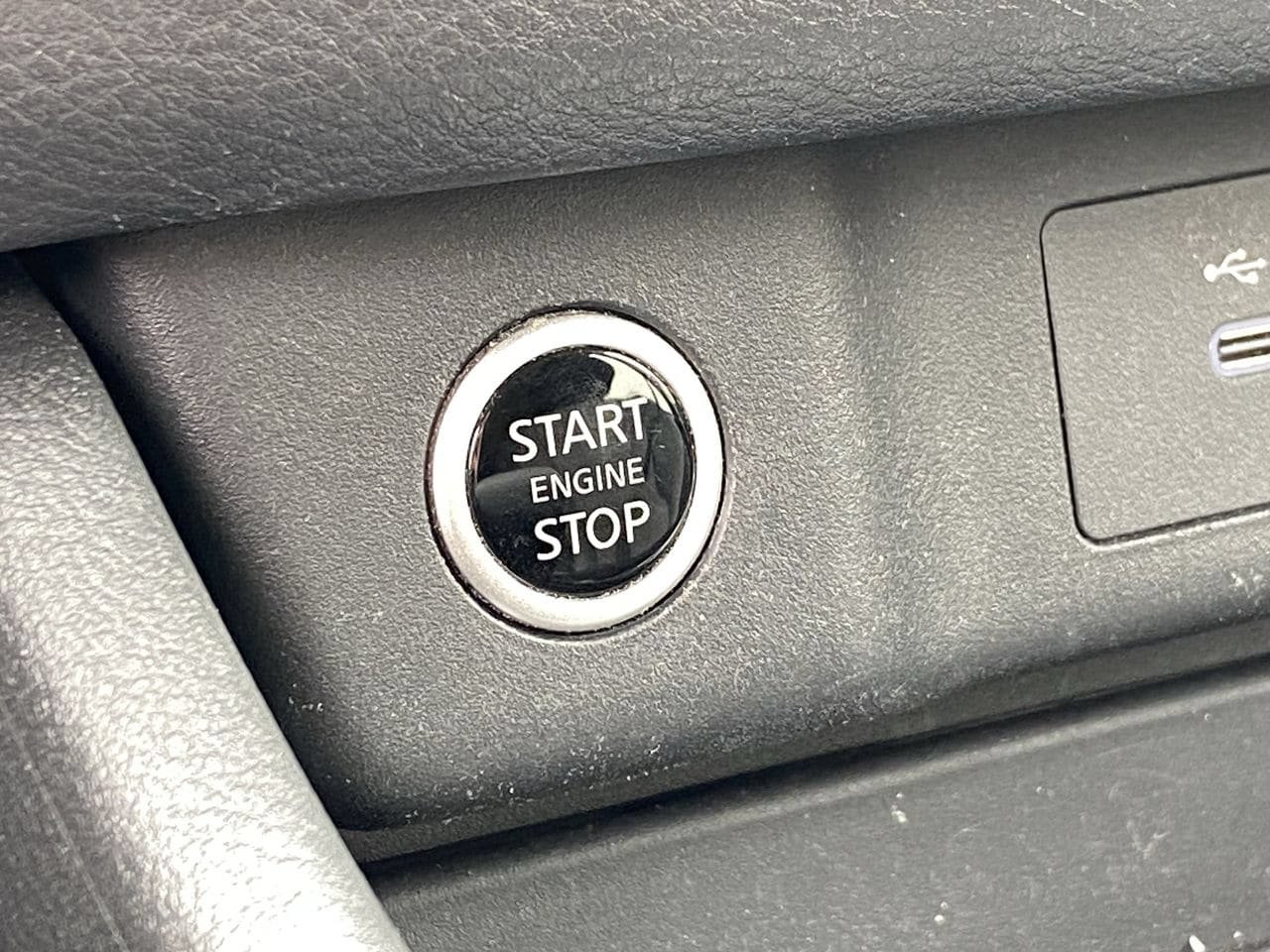 Certified 2023 Nissan Rogue SV FWD image 9