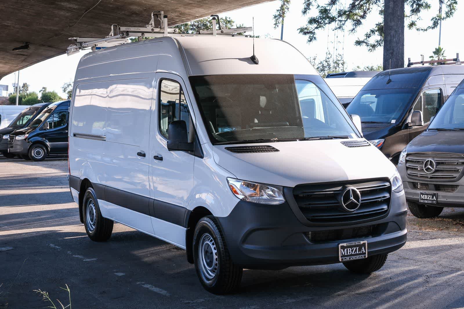 Used 2023 Mercedes-Benz Sprinter 2500 image 3