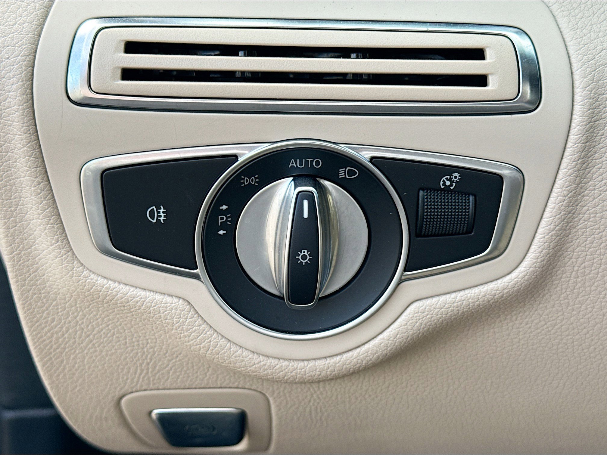 Used 2019 Mercedes-Benz C 300 Sedan image 34