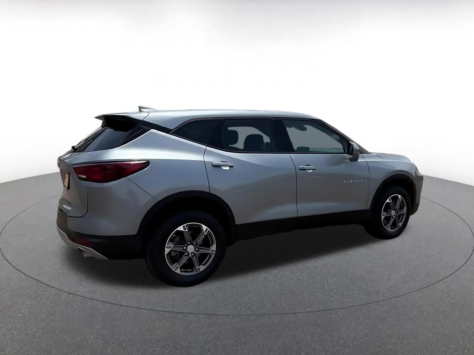 Used 2025 Chevrolet Blazer LT FWD image 12
