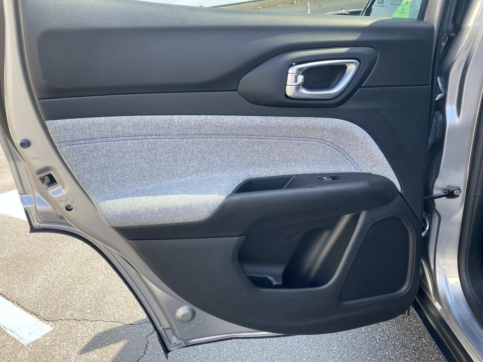 Certified 2022 Jeep Compass Latitude image 18