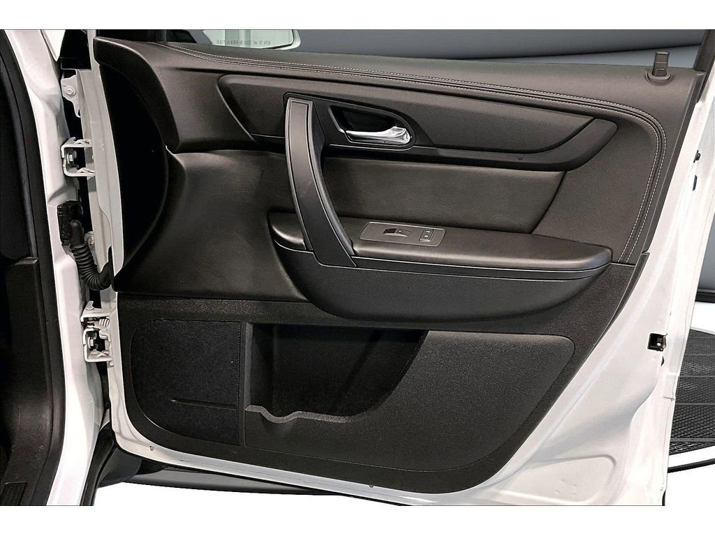 Used 2017 Chevrolet Traverse LT w/ Style and Technology Package FWD image 25