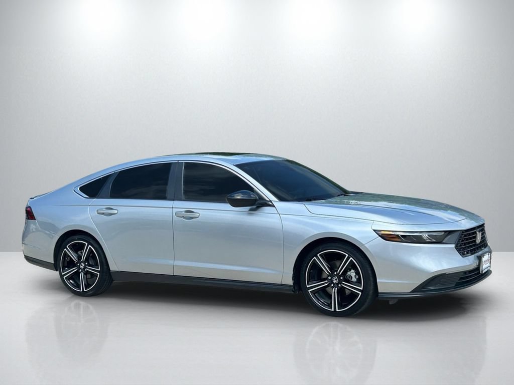 Used 2025 Honda Accord Sport image 4