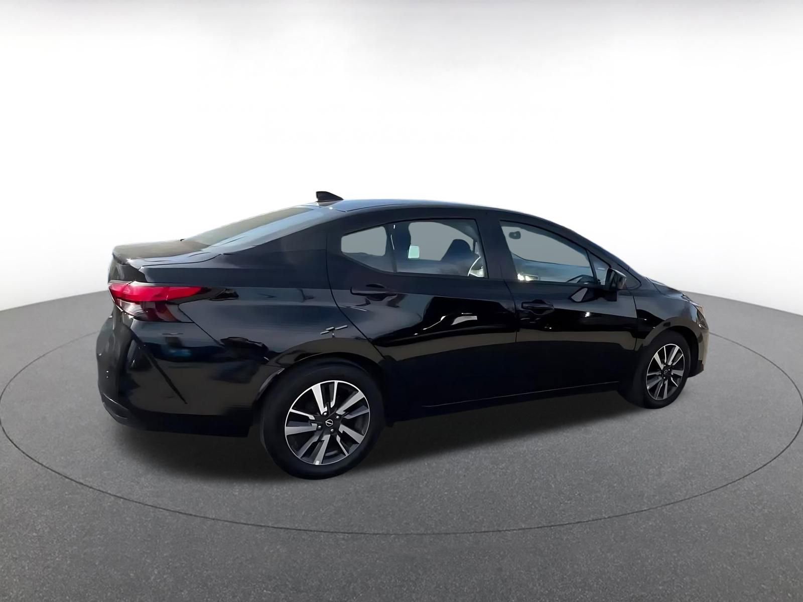 Used 2025 Nissan Versa SV image 15