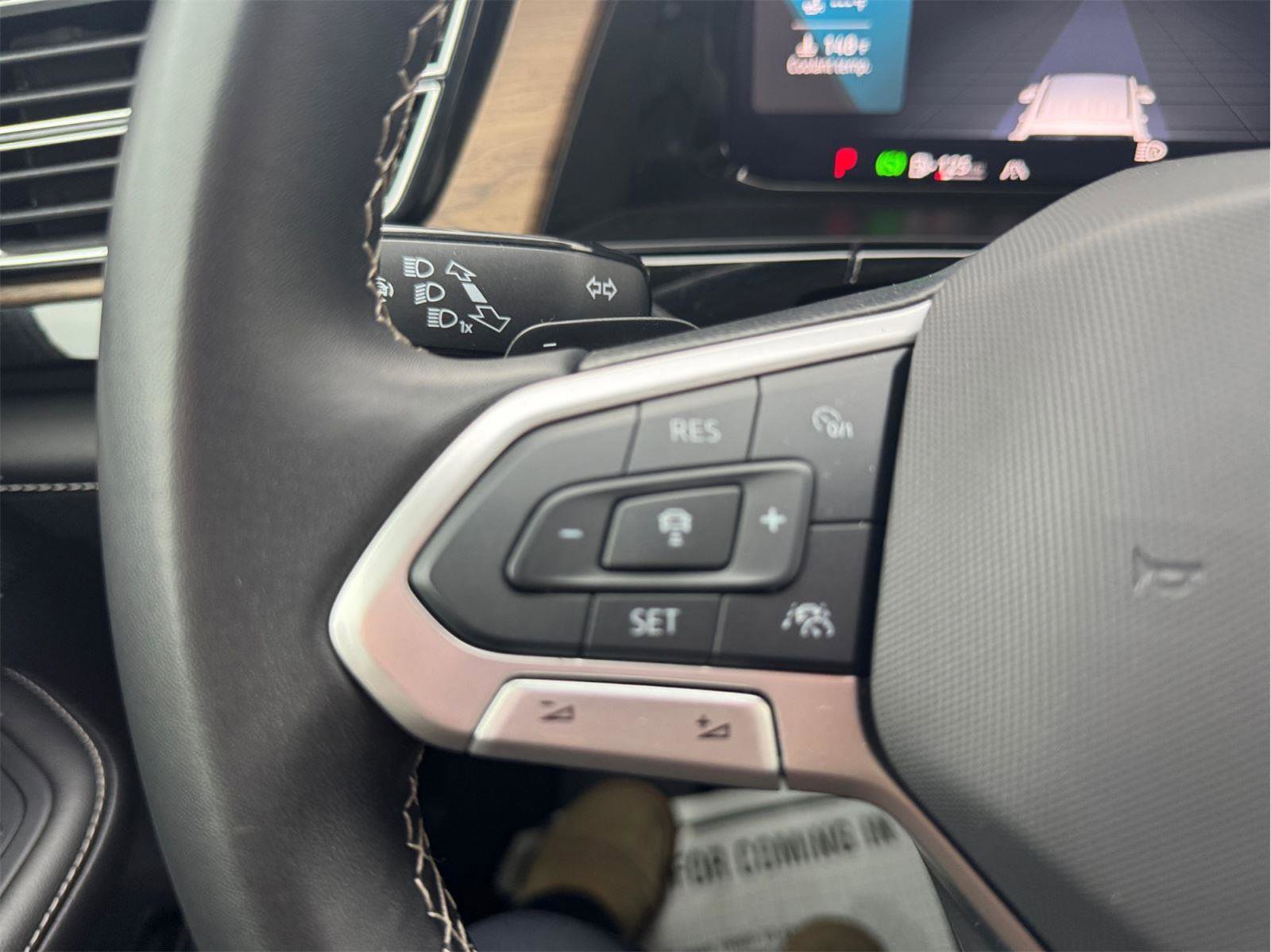 Used 2025 Volkswagen Atlas SE image 25