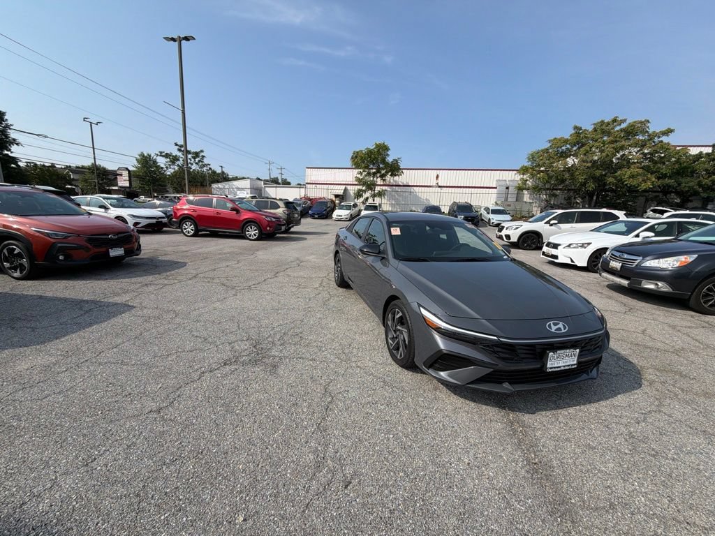 Used 2025 Hyundai Elantra Sport FWD 360° Tour