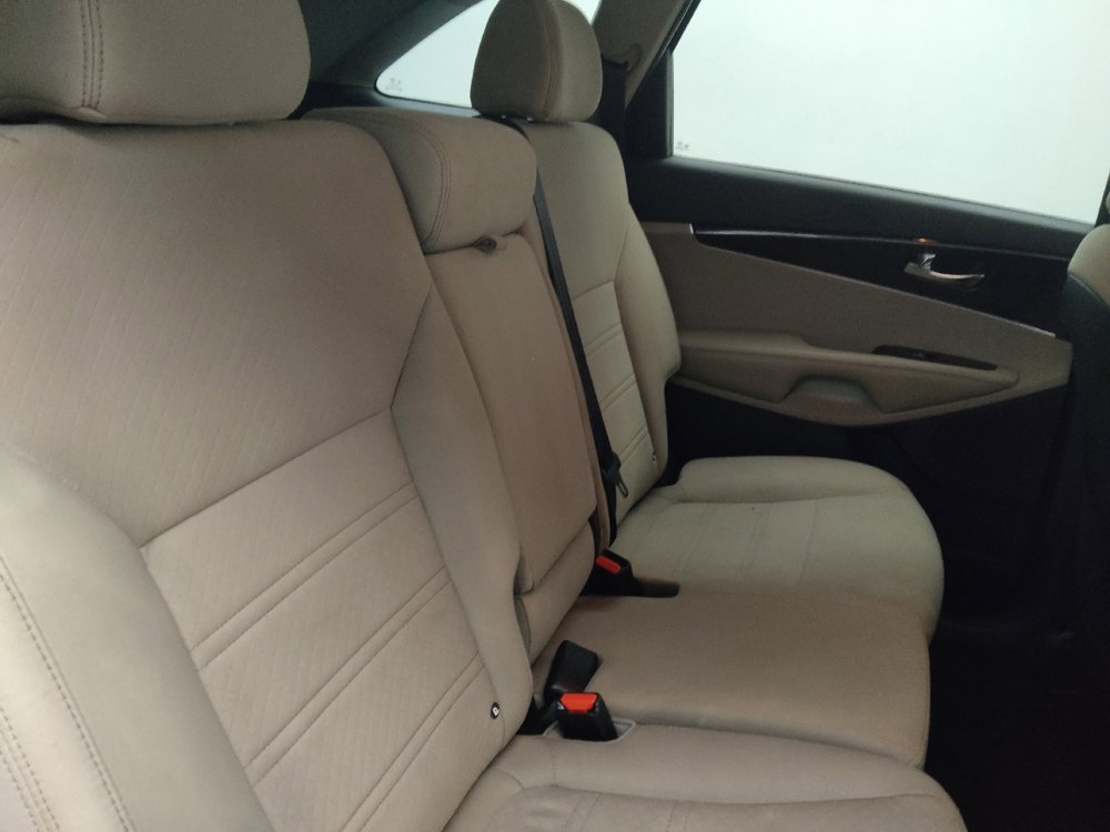 Used 2019 Kia Sorento LX image 19