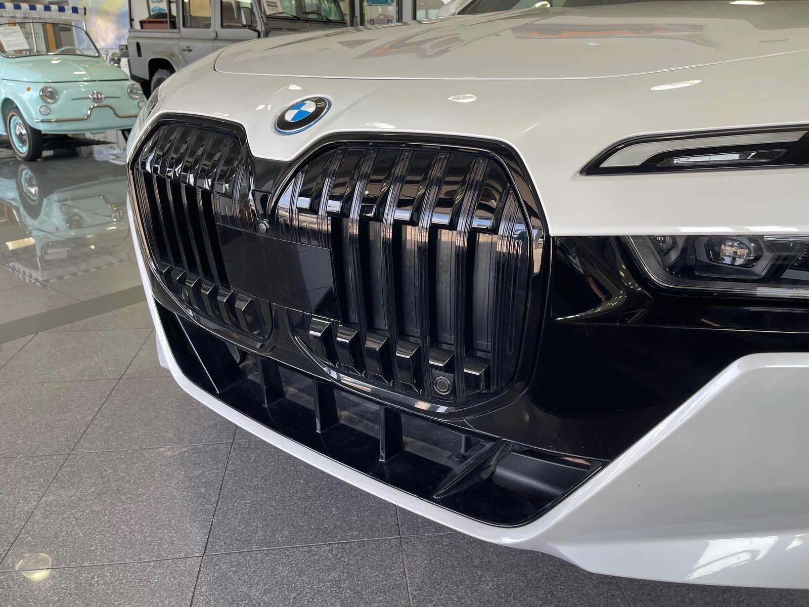 Used 2024 BMW i7 xDrive60 AWD/4WD image 11