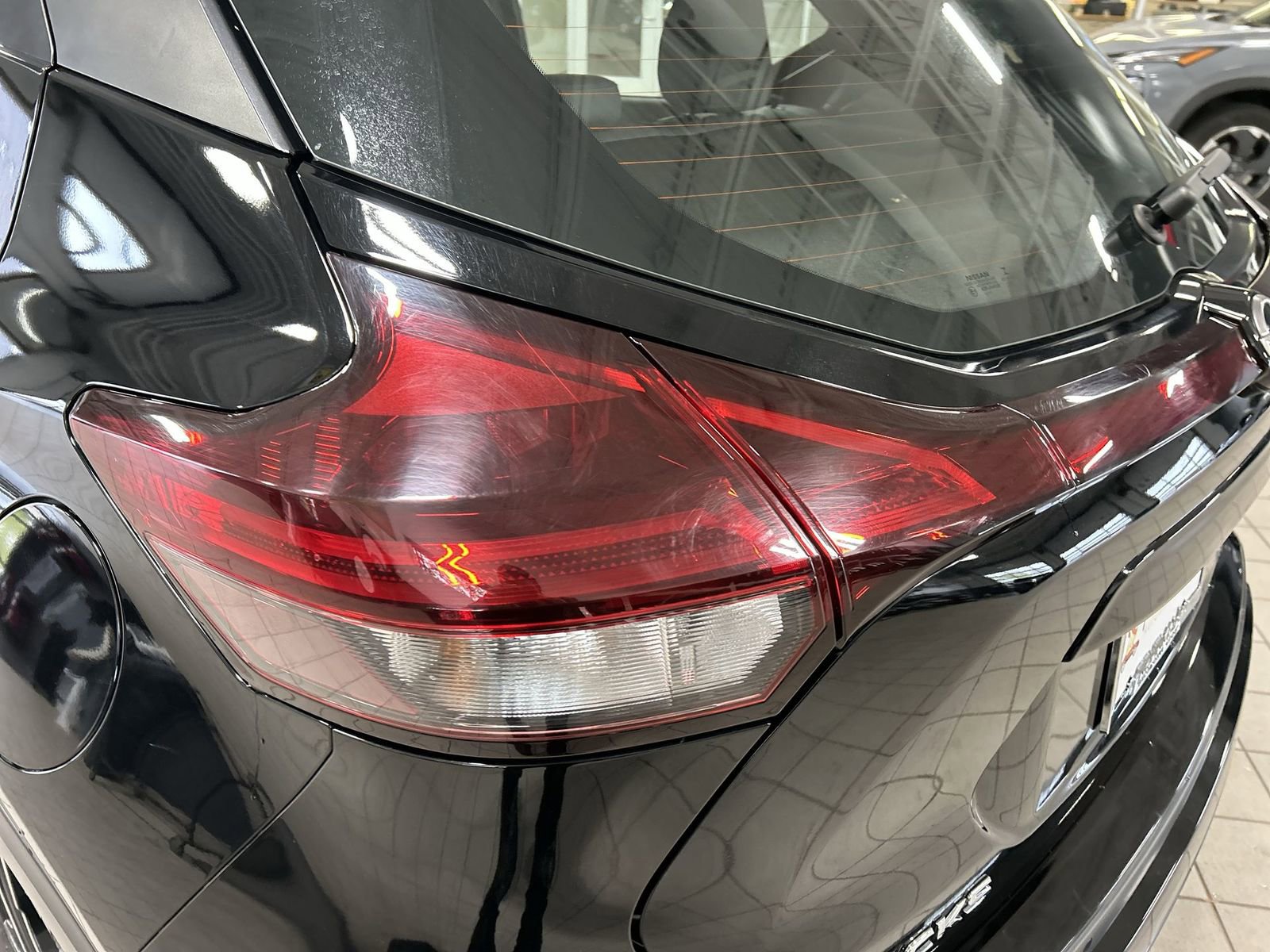 Certified 2022 Nissan Kicks SR w/ Premium Package FWD image 37