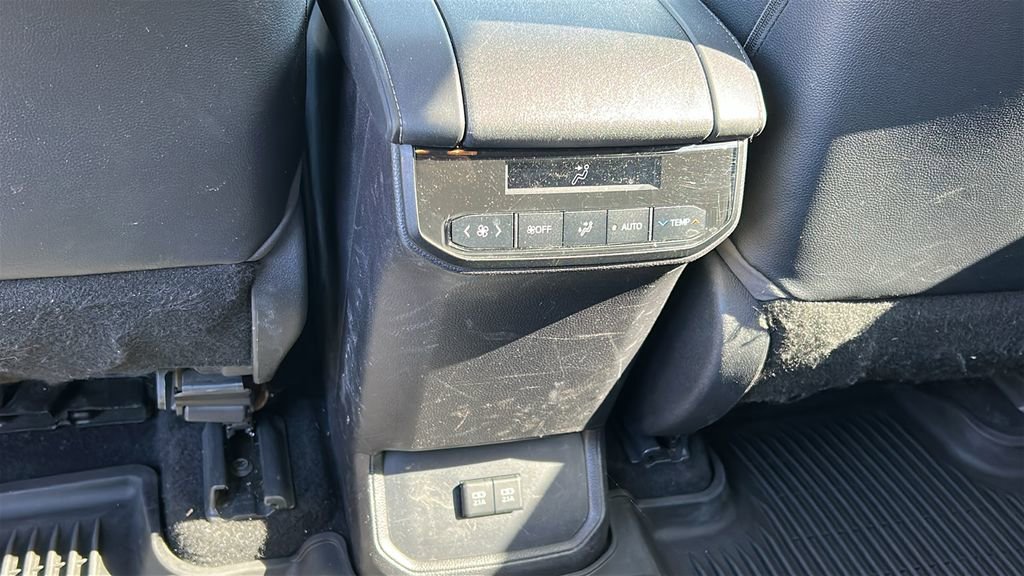 Used 2021 Toyota Highlander XLE AWD/4WD image 27