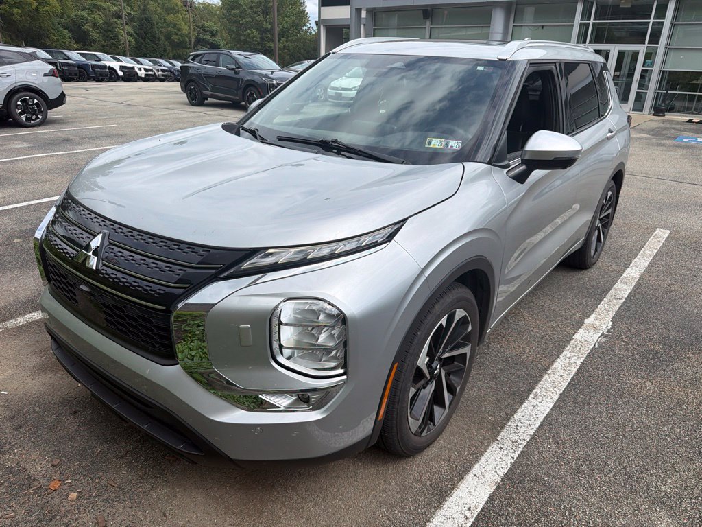 Used 2022 Mitsubishi Outlander SEL AWD/4WD image 2