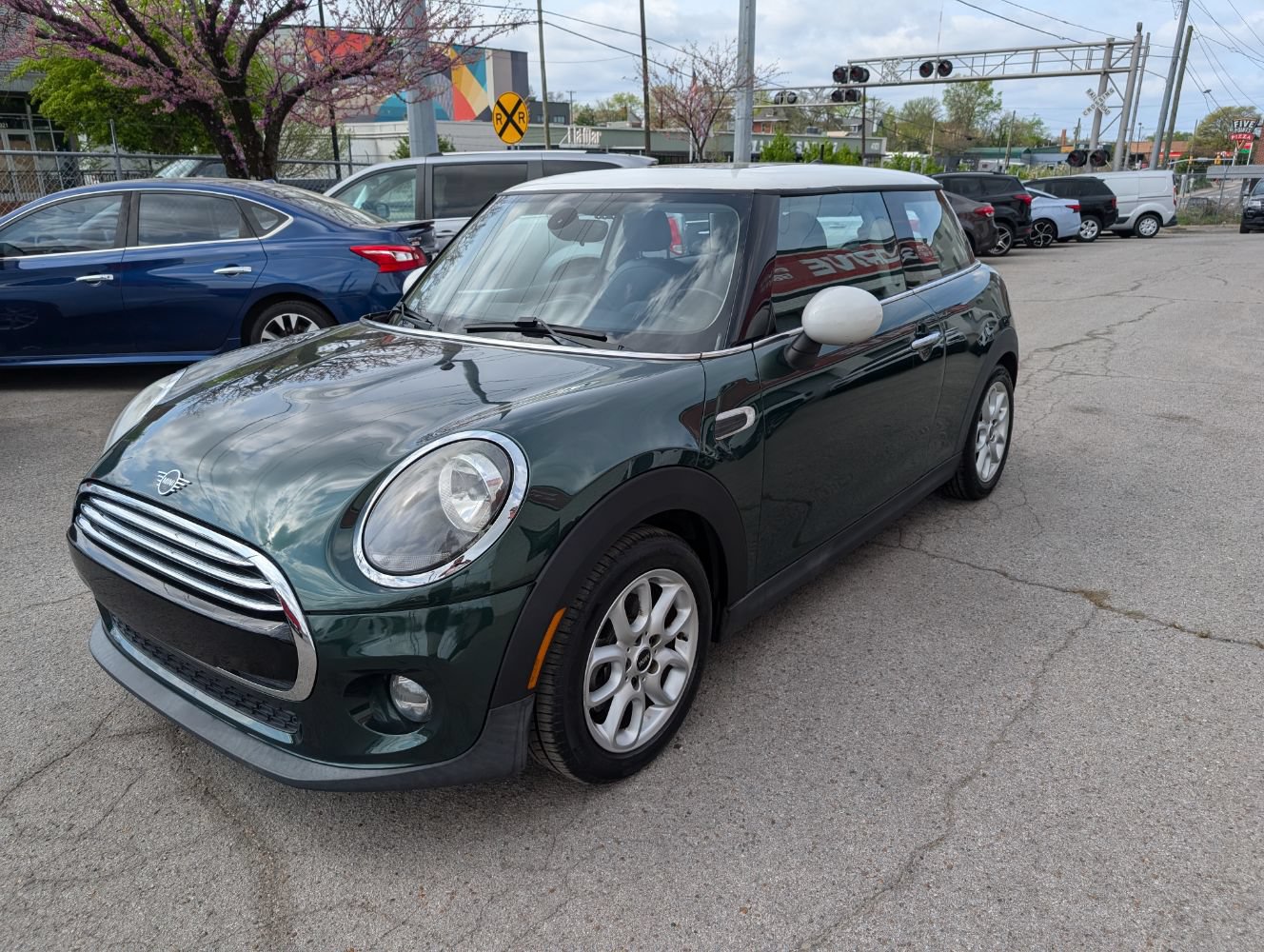 Used 2019 MINI Cooper 2-Door Hardtop w/ Signature Upholstery Package FWD image 3