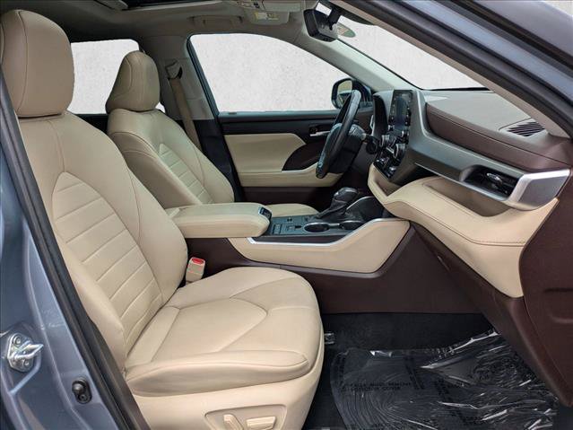 Used 2022 Toyota Highlander XLE FWD image 23