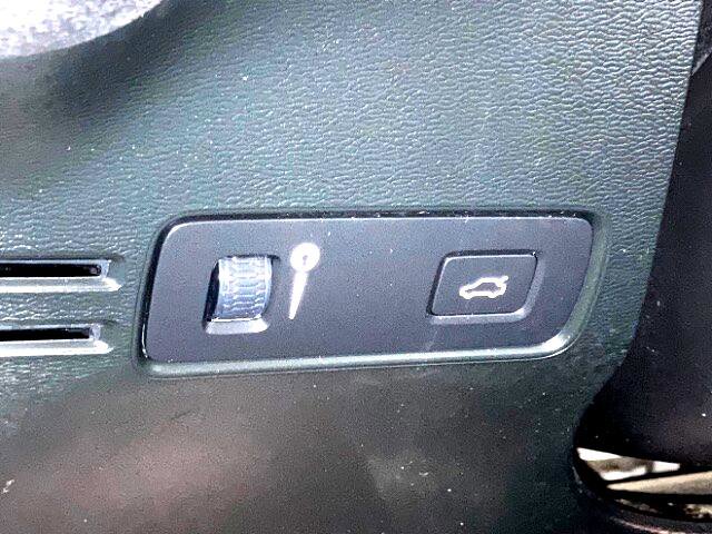 Used 2019 Volvo XC40 T5 Momentum image 26