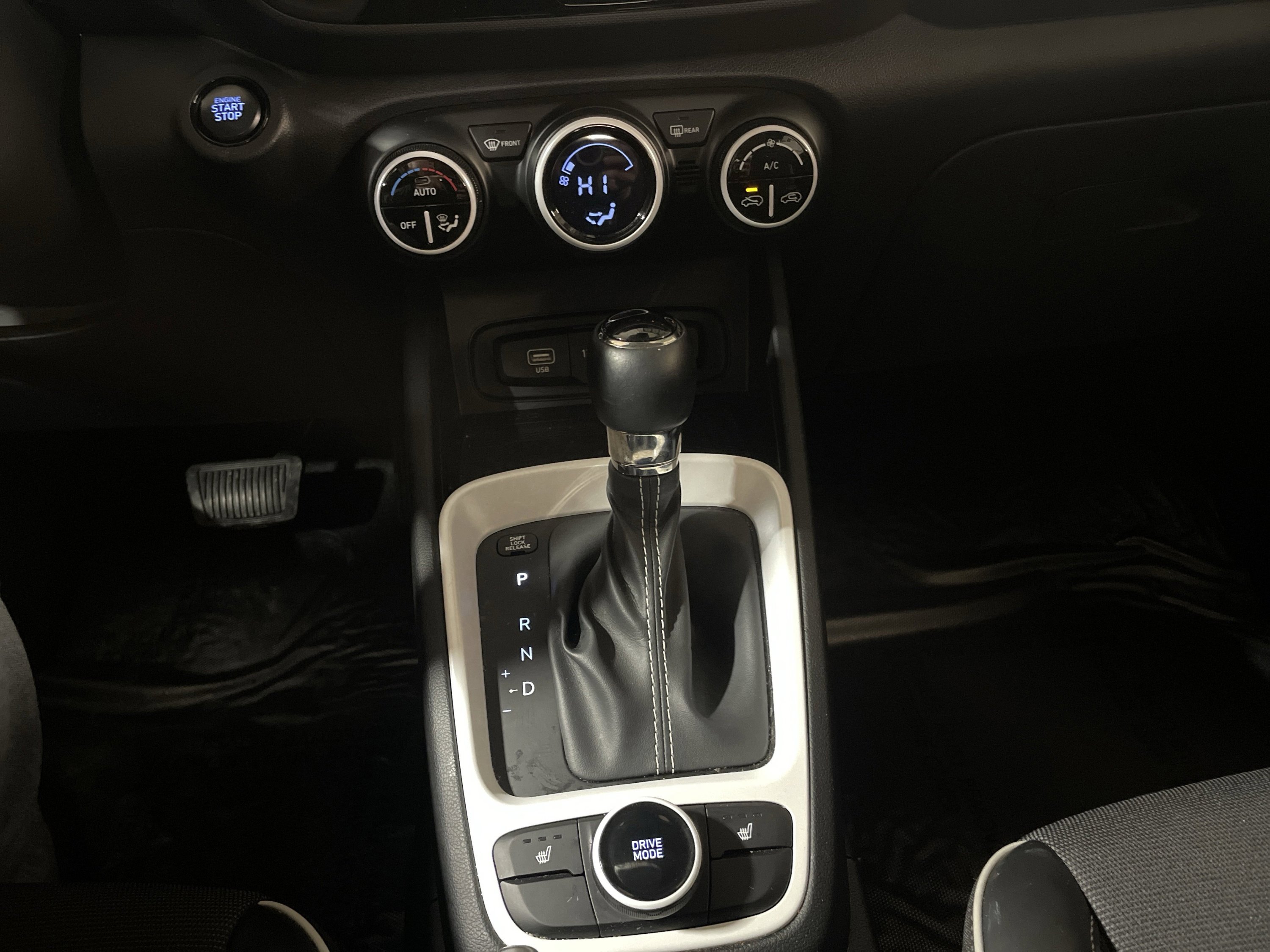 Used 2023 Hyundai Venue Limited w/ Cargo Package image 20