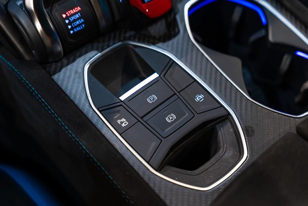 Used 2024 Lamborghini Urus Performante AWD/4WD image 28