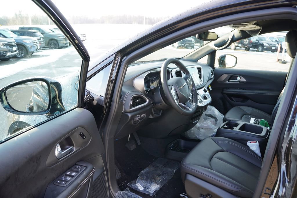 New 2026 Chrysler Pacifica Select w/ S Appearance Package image 10