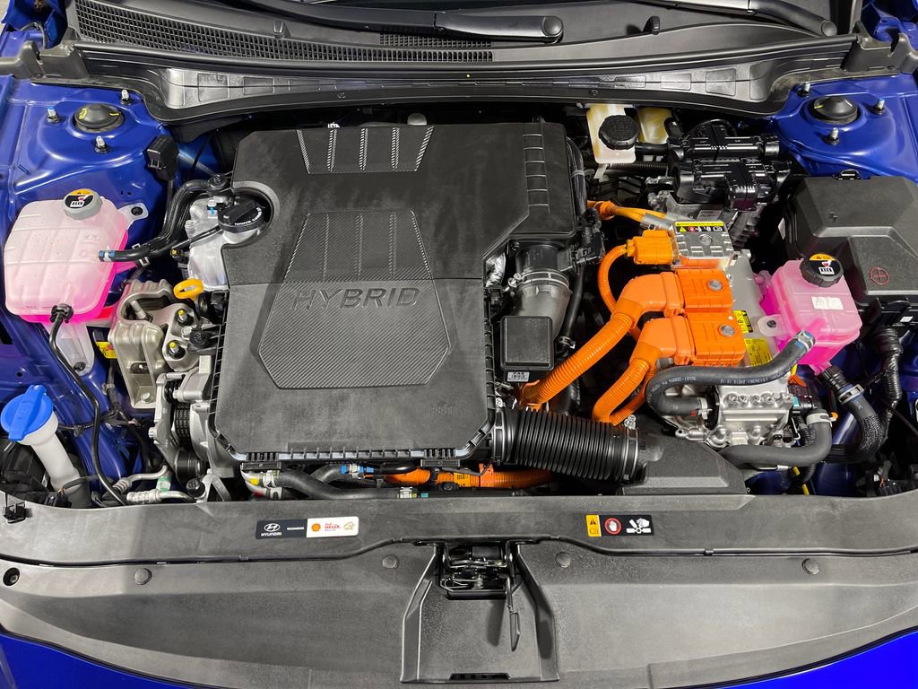 Certified 2025 Hyundai Elantra Blue FWD image 9
