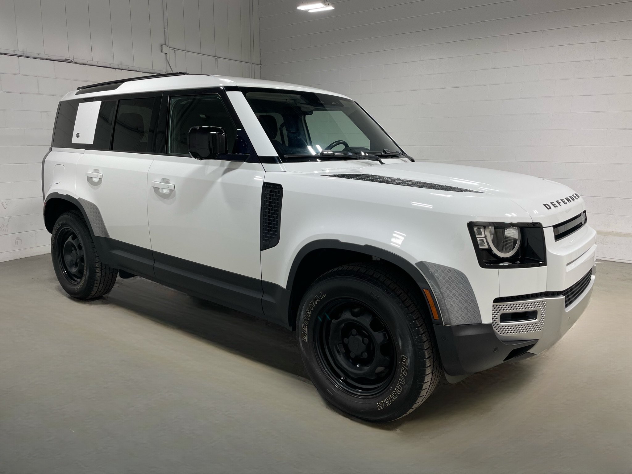 Used 2020 Land Rover Defender 110 AWD/4WD image 3