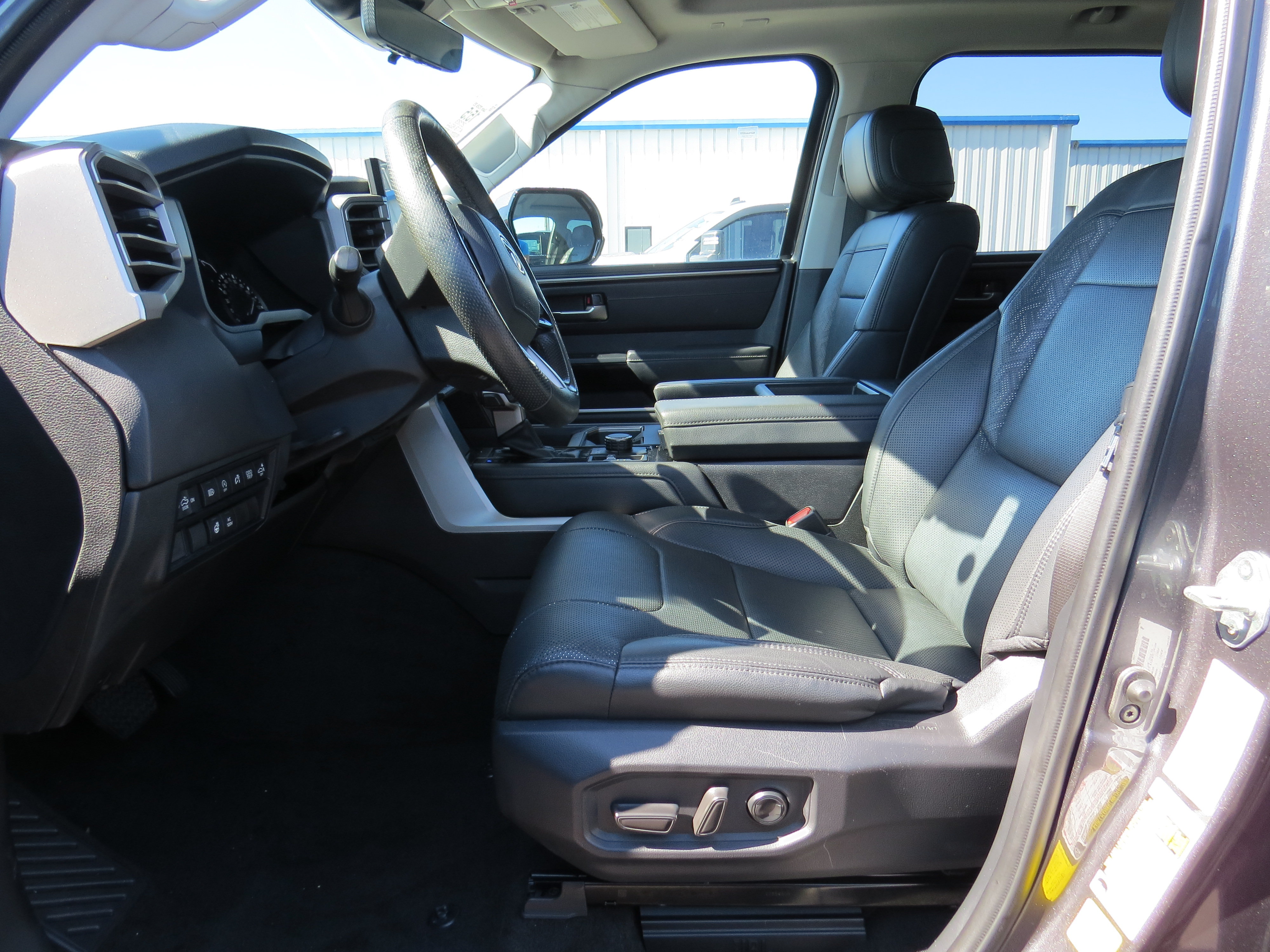Used 2023 Toyota Tundra Limited AWD/4WD image 17