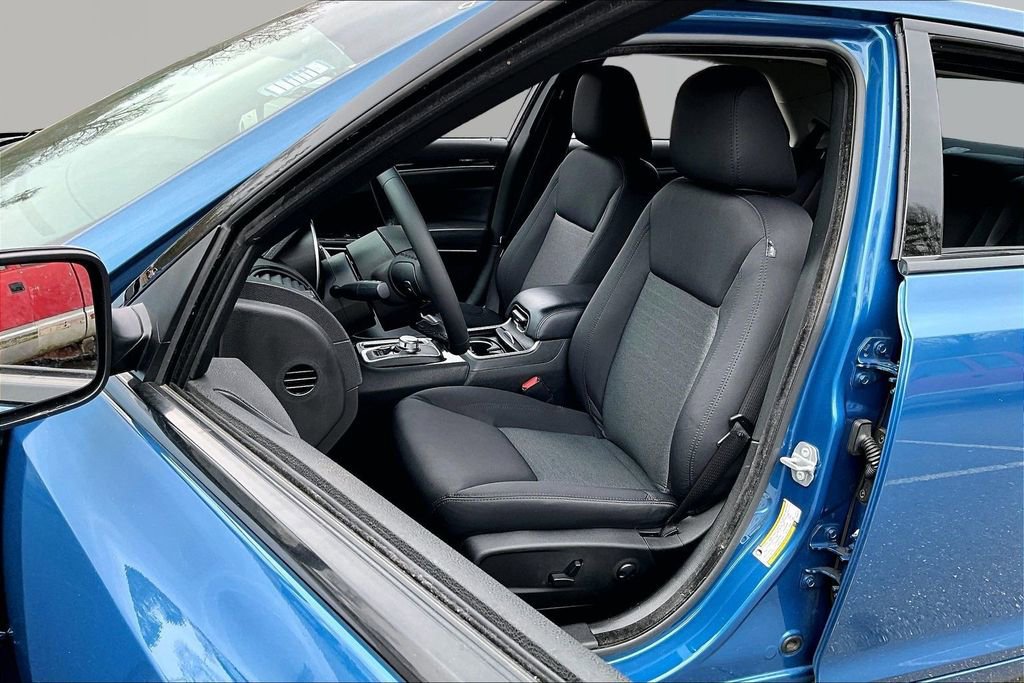 Used 2023 Chrysler 300 Touring w/ Sport Appearance Package image 15